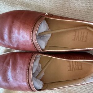 Frye Women's Melanie Slip-On Leather Flats in Chestnut Brown-NIB